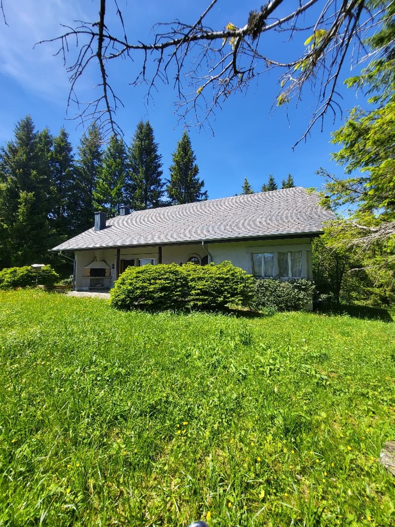Sehr schönes Ein- oder Zweifamilienhaus in idyllischer Lage im Ottenleuenbad mit Bergsicht (2)
