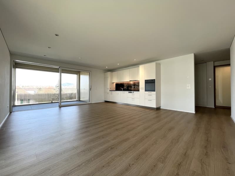 Grosszügige 3.5-Zimmerwohnung mit verglaster Loggia und viel Wohnkomfort (2)