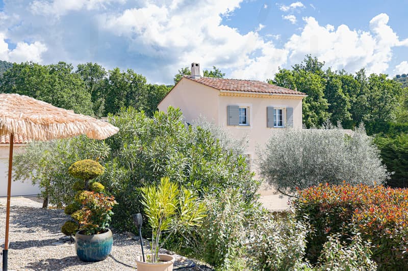Une propriété d'exception à Saint-Saturnin-Lès-Apt (13)