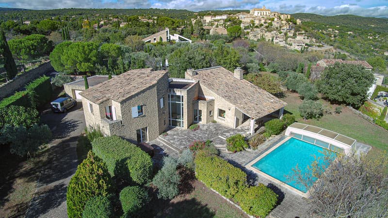 Villa d'exception à Gordes, alliant charme provençal et architecture contemporaine (8)
