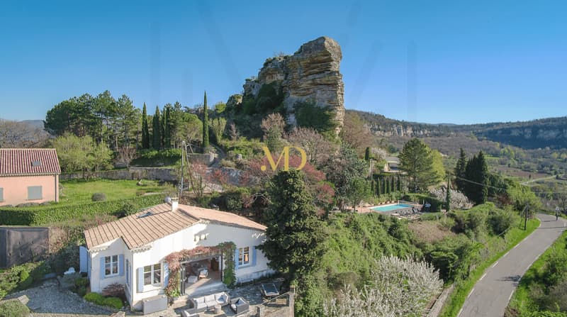 Propriété d'exception suspendue entre ciel et terre ? Saignon, Provence (2)