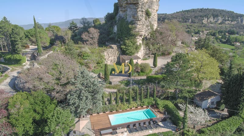 Propriété d'exception suspendue entre ciel et terre ? Saignon, Provence (7)