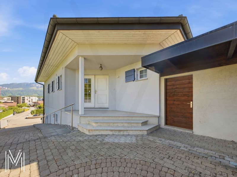 Villa d'exception de 6,5 pièces dans un quartier calme résidentiel avec vue exceptionnelle ! (5)