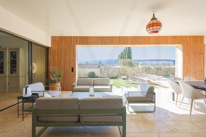 MAGNIFIQUE PROPRIÉTÉ CONTEMPORAINE AVEC PISCINE CHAUFFÉE (2)