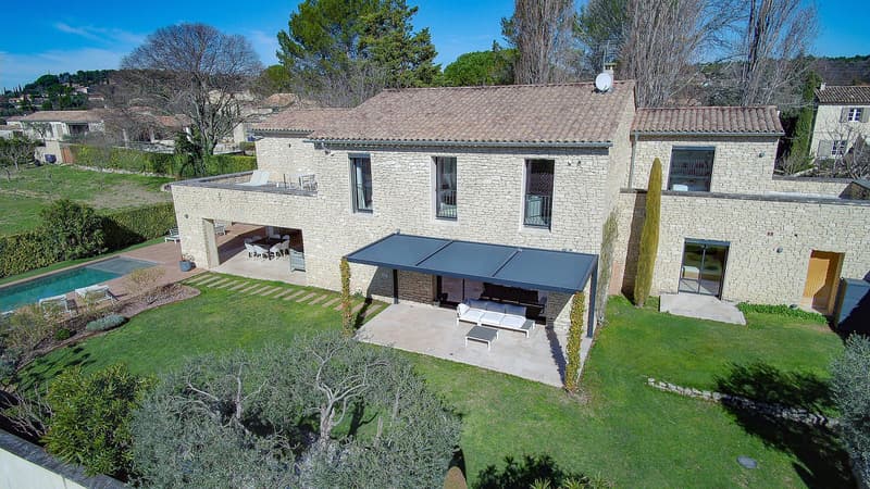 MAGNIFIQUE PROPRIÉTÉ CONTEMPORAINE AVEC PISCINE CHAUFFÉE (10)