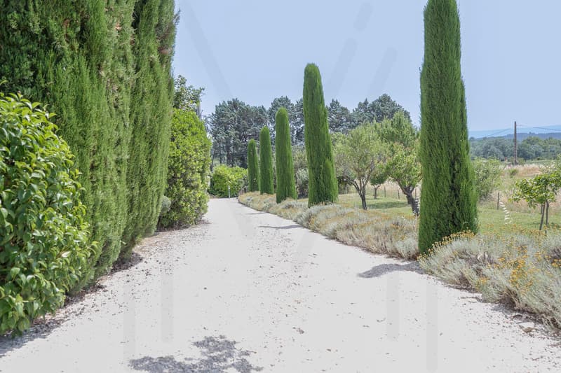 MAGNIFIQUE BASTIDE EN PIERRE AVEC VUES PANORAMIQUES ET PISCINE CHAUFFÉE À proximité de Roussillon ? Au coeur du Luberon (4)