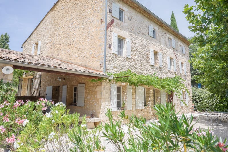 MAGNIFIQUE BASTIDE EN PIERRE AVEC VUES PANORAMIQUES ET PISCINE CHAUFFÉE À proximité de Roussillon ? Au coeur du Luberon (6)