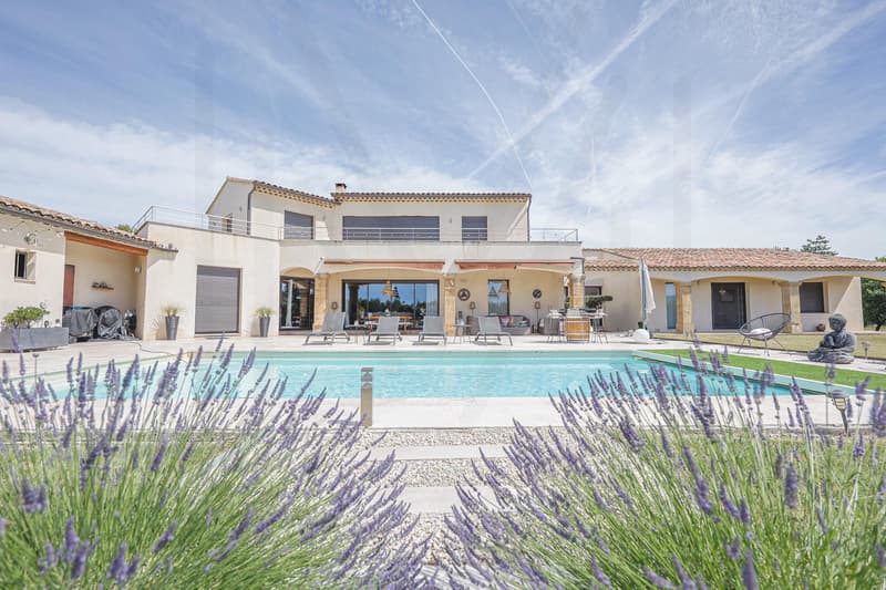 PROPRIÉTÉ CONTEMPORAINE D'EXCEPTION AVEC VUES PANORAMIQUES Au coeur du Luberon, à quelques minutes de Roussillon (10)