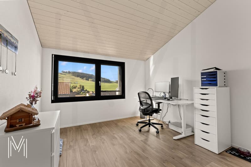 MAGNIFIQUE MAISON INDIVIDUELLE CONTEMPORAINE DE 5,5 PIÈCES - Architecture en bois, confort moderne et qualité de vie entre Fribourg et Bulle (11)