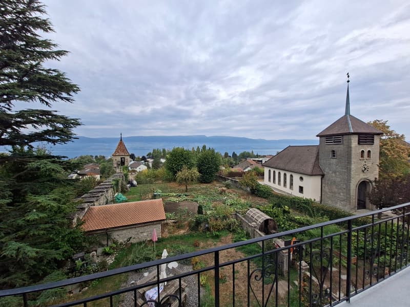 Appartement 4 pièces avec vue imprenable dans la vieille ville (1)