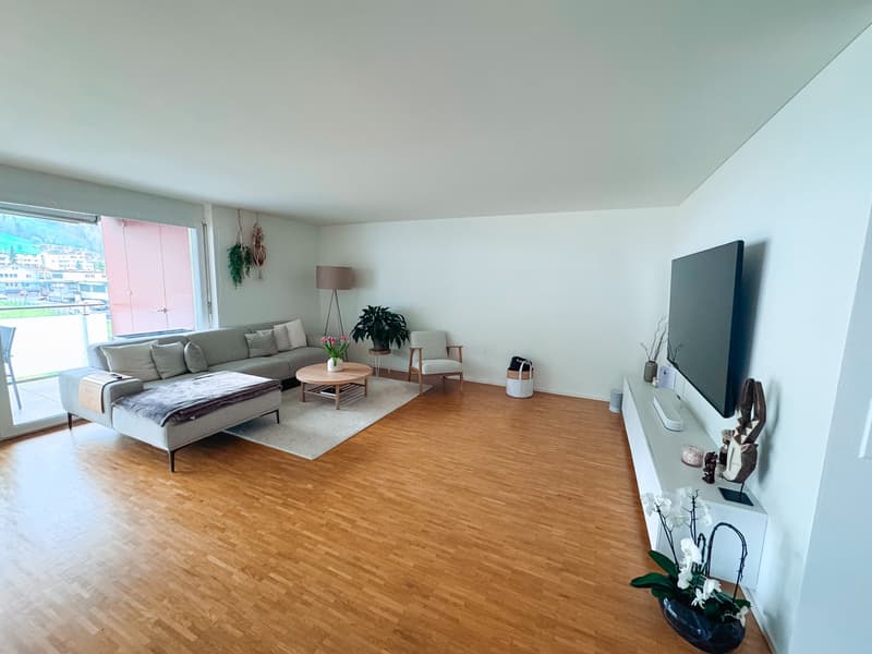 BEFRISTET: 01.12.26 - 31.03.27; Möblierte 3.5-Zimmerwohnung in Kriens mit Balkon & Bergsicht (2)