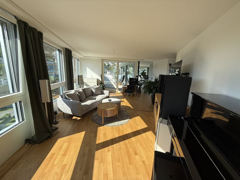 BEFRISTET: 15.07.2026 - 31.12.2026: Möblierte 4.5-Zimmer-Wohnung mit Dachterrasse und Seesicht (1)