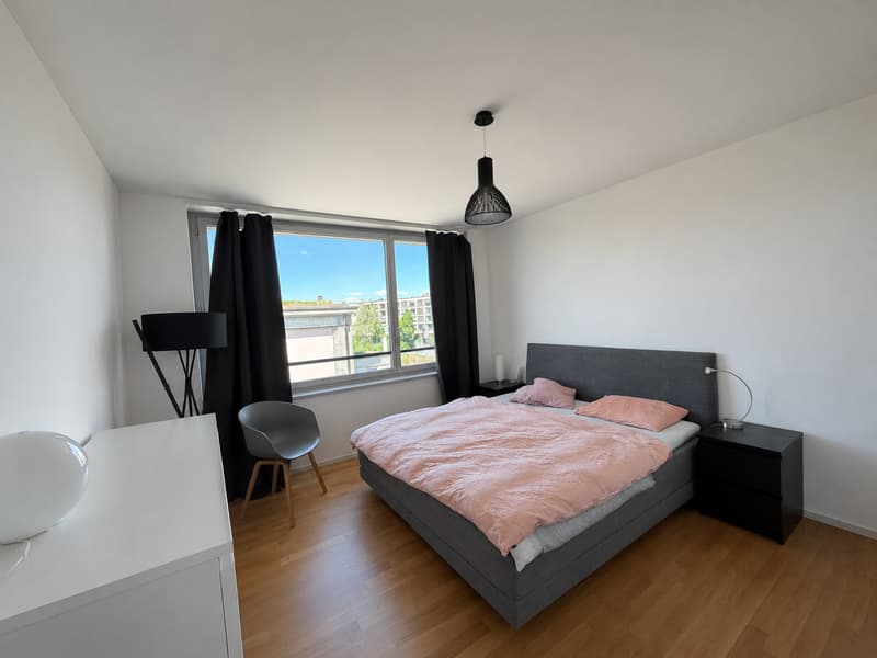 BEFRISTET: 21.08.2026 - 14.12.2026 / Stilvolle 3.5-Zimmer-Wohnung mit Loggia und Bergsicht in Cham (2)