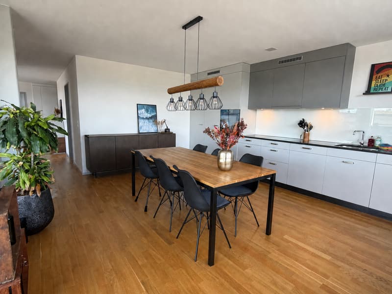 BEFRISTET: 21.08.2026 - 14.12.2026 / Stilvolle 3.5-Zimmer-Wohnung mit Loggia und Bergsicht in Cham (8)