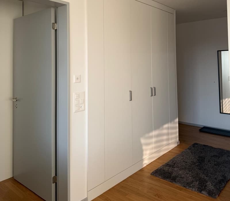 BEFRISTET: 21.08.2026 - 14.12.2026 / Stilvolle 3.5-Zimmer-Wohnung mit Loggia und Bergsicht in Cham (11)