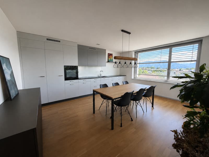 BEFRISTET: 21.08.2026 - 14.12.2026 / Stilvolle 3.5-Zimmer-Wohnung mit Loggia und Bergsicht in Cham (9)