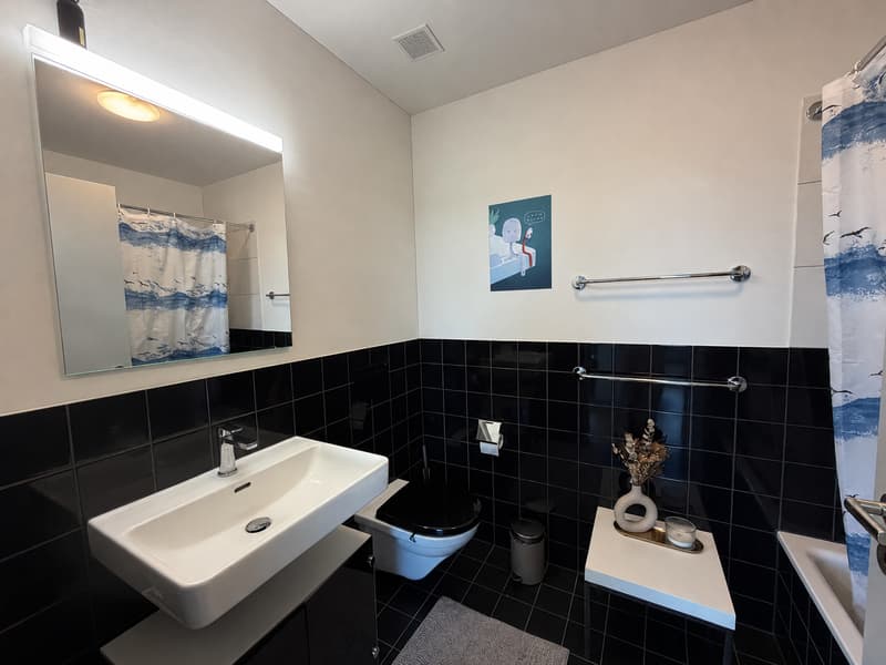 BEFRISTET: 21.08.2026 - 14.12.2026 / Stilvolle 3.5-Zimmer-Wohnung mit Loggia und Bergsicht in Cham (5)