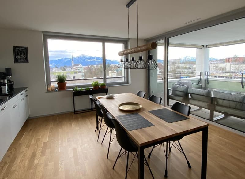 BEFRISTET: 21.08.2026 - 14.12.2026 / Stilvolle 3.5-Zimmer-Wohnung mit Loggia und Bergsicht in Cham (1)