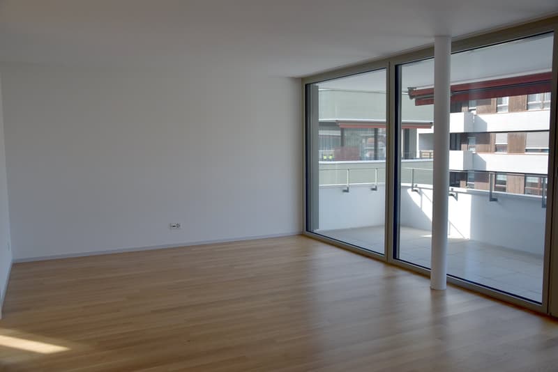 Moderne 3.5-Zimmerwohnung - 5 Min. von Lonza (3)