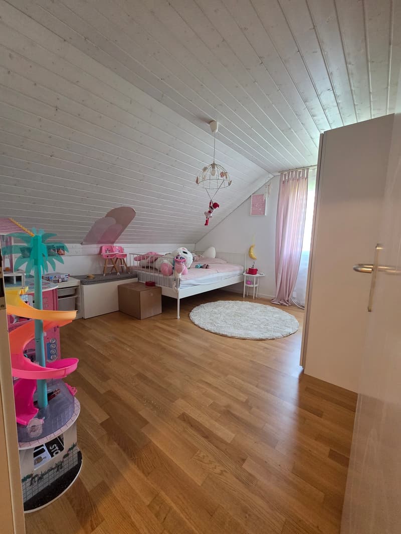 Helle 4.5-Zimmer-Wohnung mit Balkon und grossem Estrich (3)