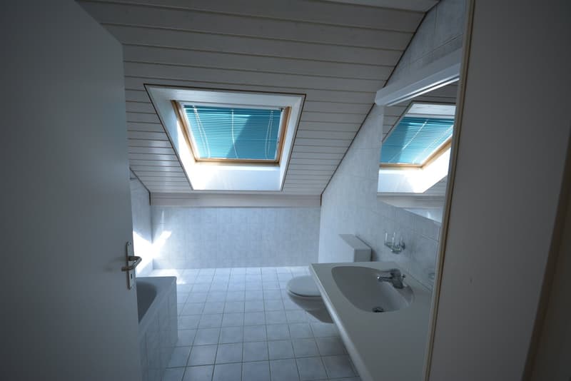 Helle 4.5-Zimmer-Wohnung mit Balkon und grossem Estrich (8)