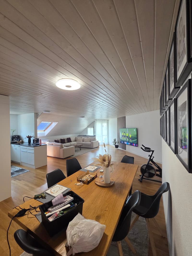 Helle 4.5-Zimmer-Wohnung mit Balkon und grossem Estrich (9)