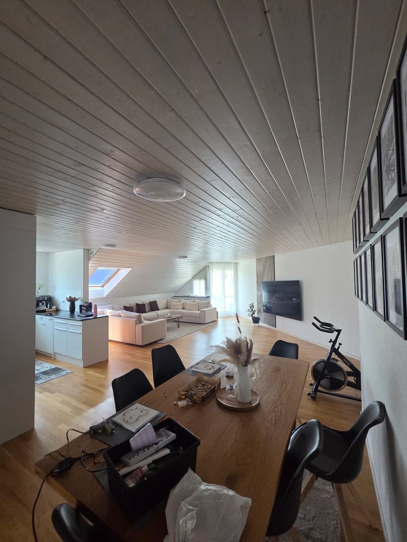 Helle 4.5-Zimmer-Wohnung mit Balkon und grossem Estrich (6)