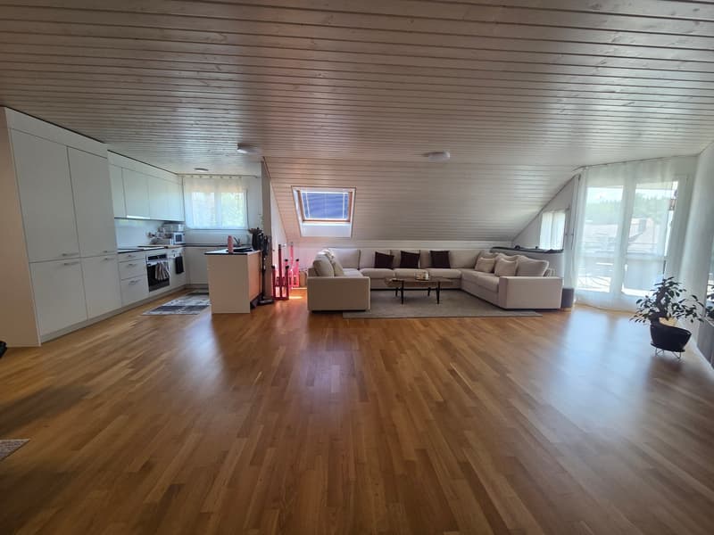 Helle 4.5-Zimmer-Wohnung mit Balkon und grossem Estrich (1)