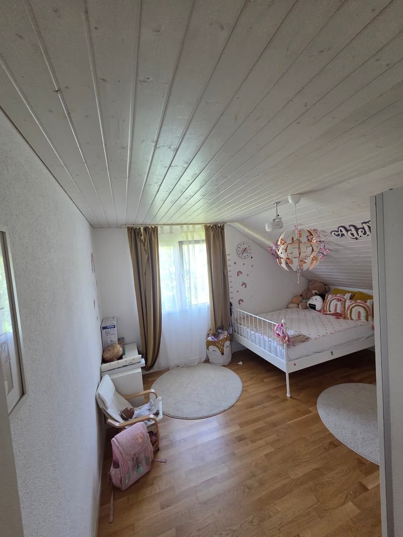 Helle 4.5-Zimmer-Wohnung mit Balkon und grossem Estrich (5)