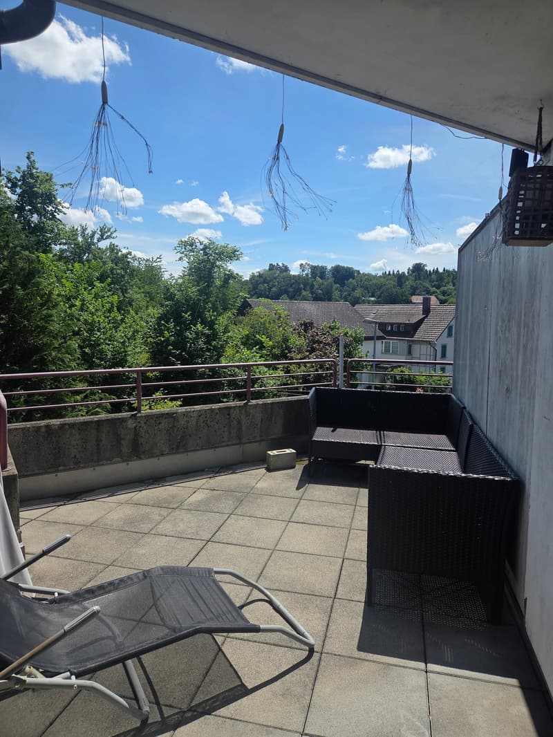 Helle 4.5-Zimmer-Wohnung mit Balkon und grossem Estrich (10)