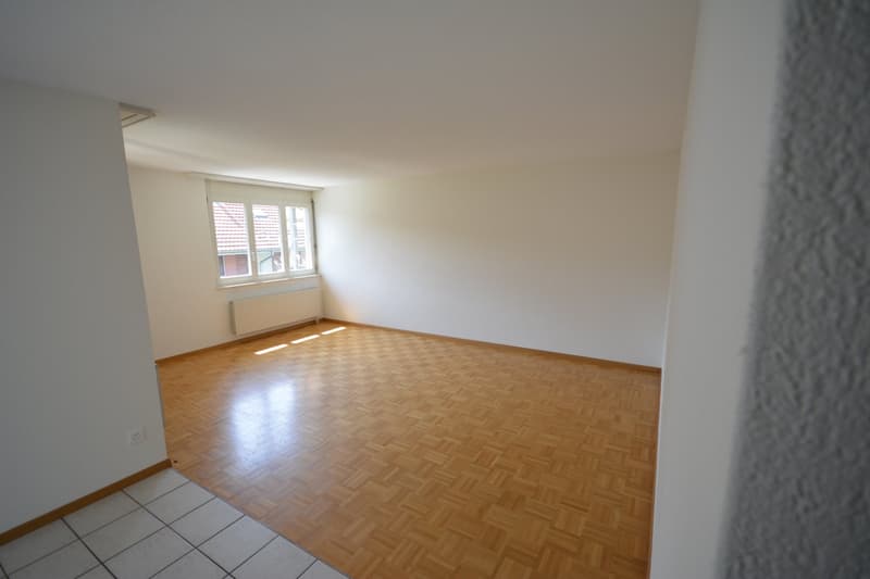 Gemütliche 2.5-Zimmer-Wohnung im Erdgeschoss mit Gartenistzplatz – sofort verfügbar! (2)