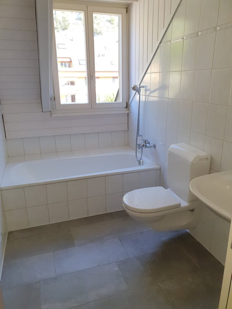 white tiles, bathtub, toilet, sink, shower head