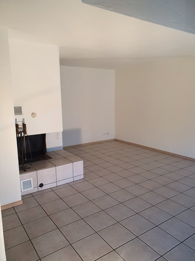 empty room, fireplace, tiled floor, electrical outlet