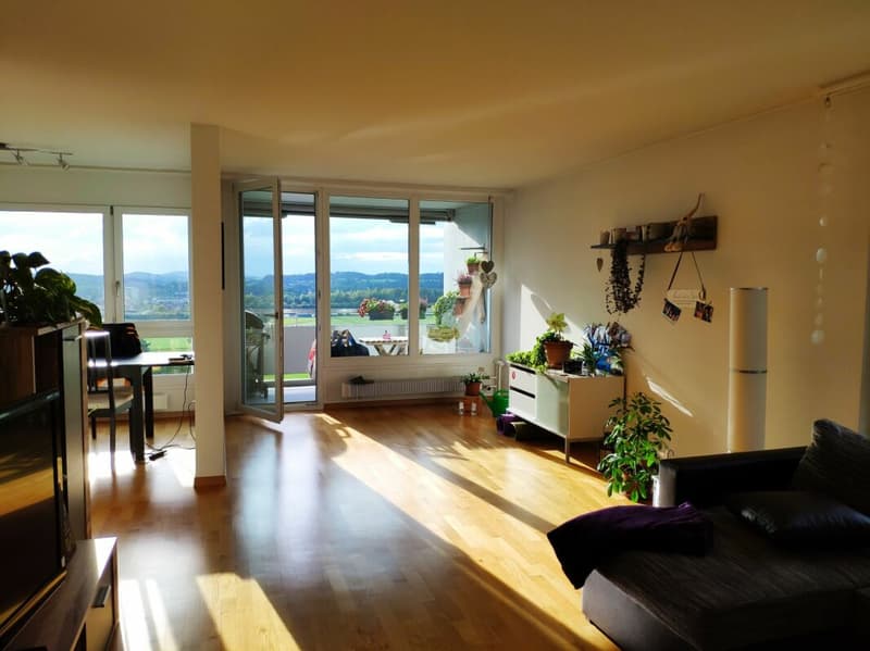 Teilsanierte Dachwohnung im 7. Obergeschoss in Ittigen (3)