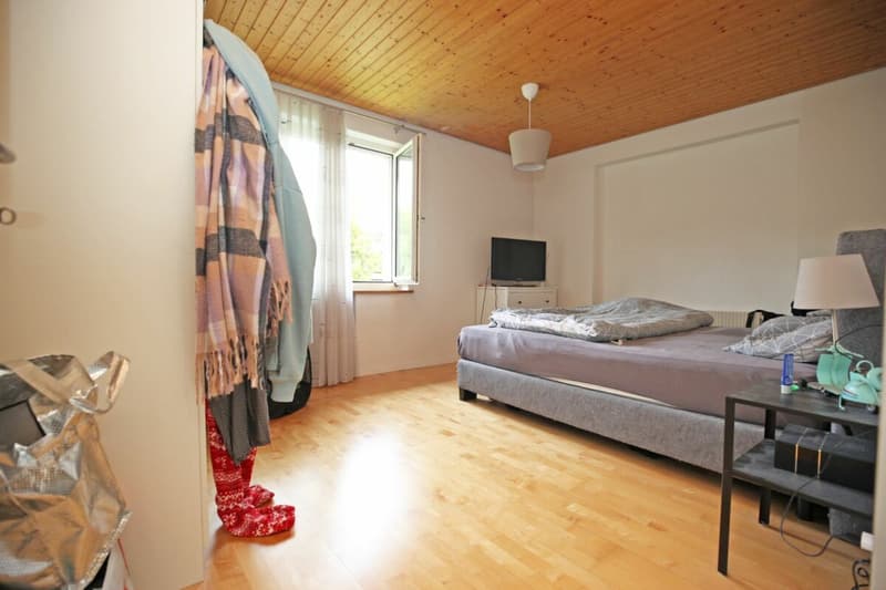 Gemütliche 5.5-Zimmer-Dachwohnung an einer ruhigen Lage in Boll (9)