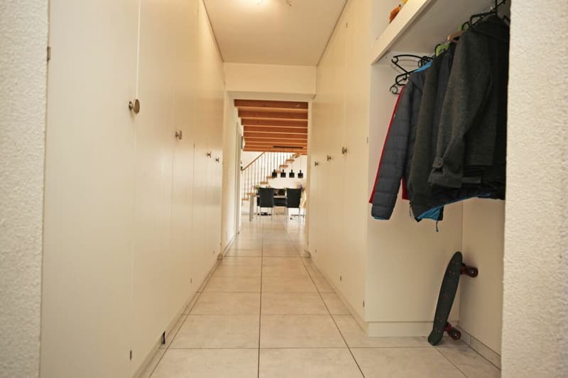 Gemütliche 5.5-Zimmer-Dachwohnung an einer ruhigen Lage in Boll (2)