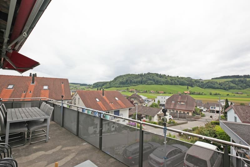 Gemütliche 5.5-Zimmer-Dachwohnung an einer ruhigen Lage in Boll (5)