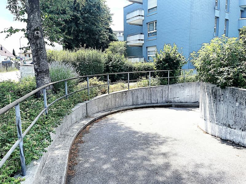 Einstellhallenplatz in Münchenbuchsee (2)