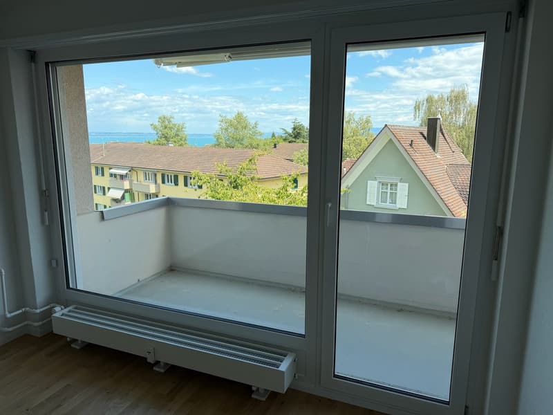 Raum mit 20.8m2 und Zugang Balkon Ost mit Seesicht