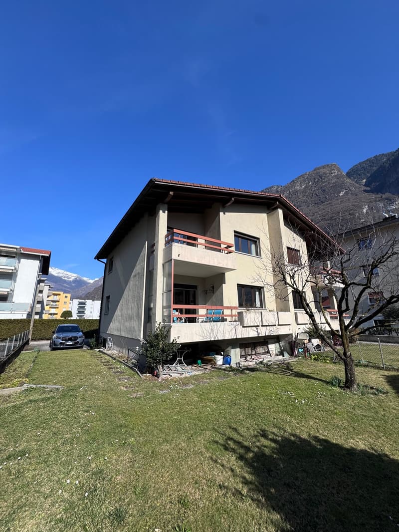 Villetta libera tre lati con terreno a Biasca (2)