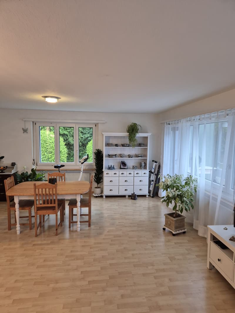 Familienfreundliche 4-Zimmer-Wohnung mit Balkon (2)