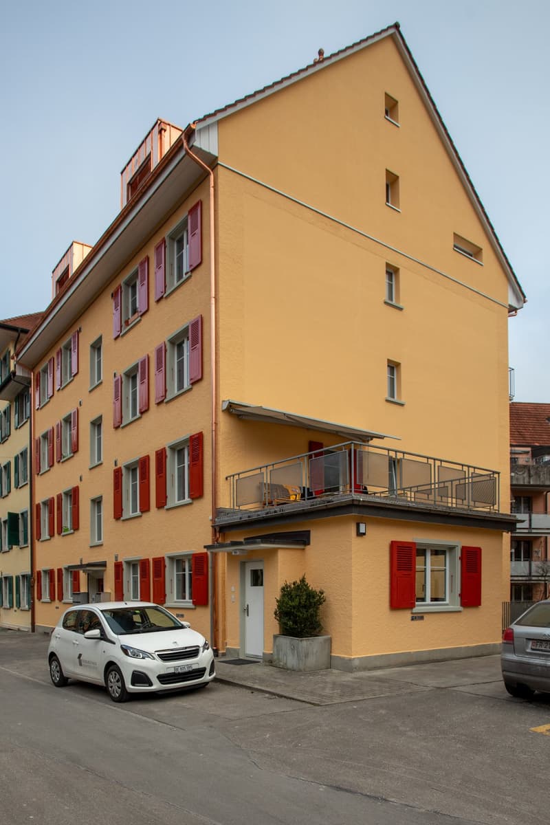 Charmante 2.5-Zimmer-Dachwohnung an ruhiger Lage in Bern (1)