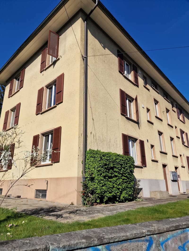 Gemütliche 3-Zimmer-Wohnung mit Balkon in Bern-Büмpliz (2)