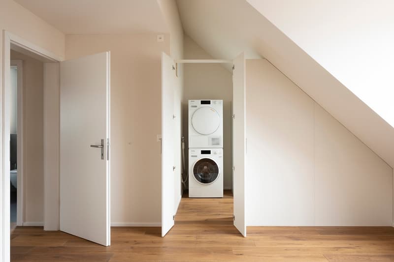 Helle 2.5-Zimmer-Dachwohnung mit Galerie beim Eigerplatz (10)