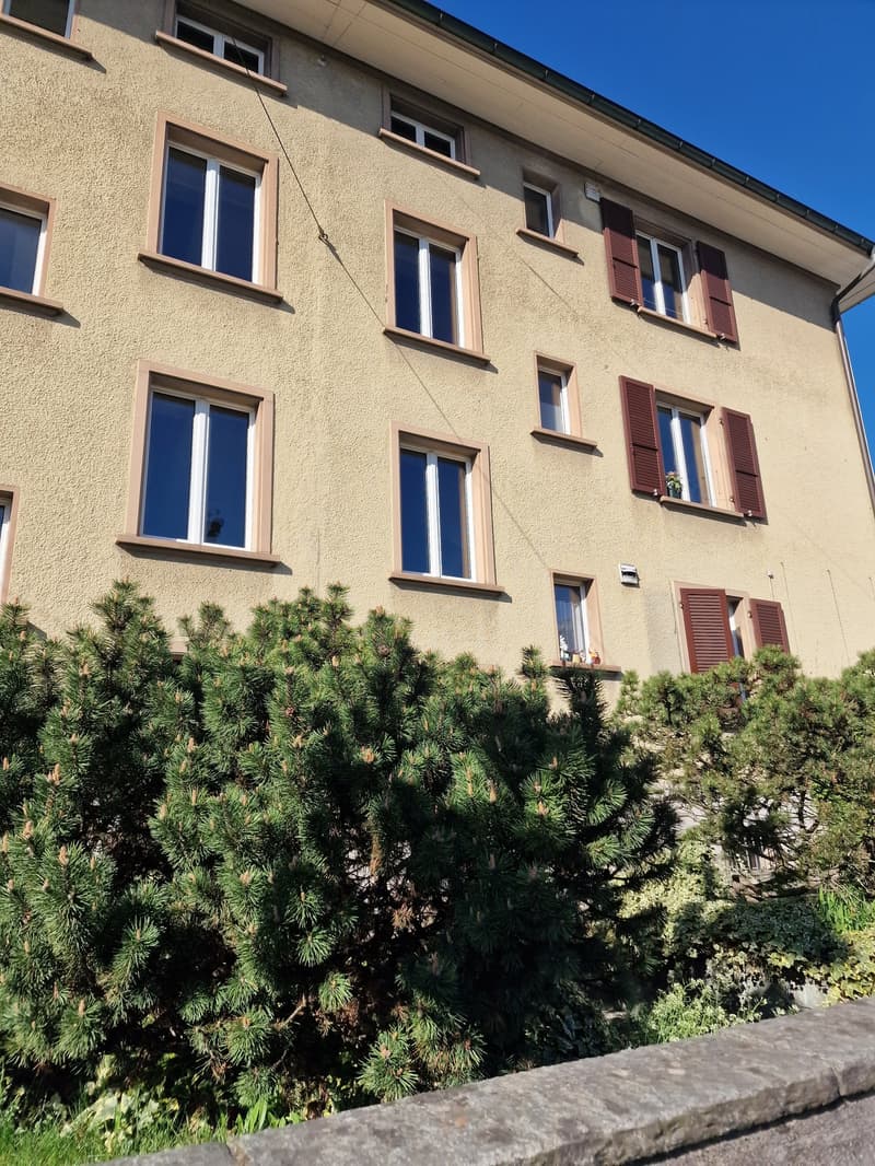 Gemütliche 3-Zimmer-Wohnung mit Balkon in Bern-Büмpliz (2)