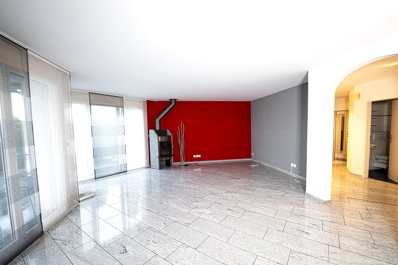 Modernes 5.5-Zimmer-Einfamilienhaus mit Pool und Traumaussicht in Wohlen (12)