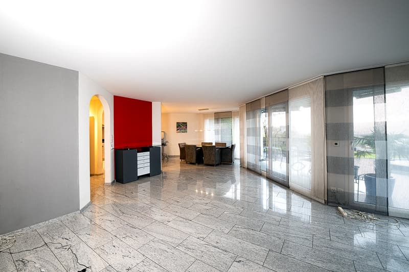 Modernes 5.5-Zimmer-Einfamilienhaus mit Pool und Traumaussicht in Wohlen (11)