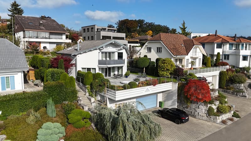 Modernes 5.5-Zimmer-Einfamilienhaus mit Pool und Traumaussicht in Wohlen (4)