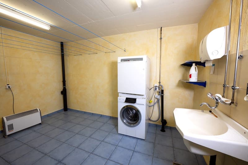 Modernes 5.5-Zimmer-Einfamilienhaus mit Pool und Traumaussicht in Wohlen (25)