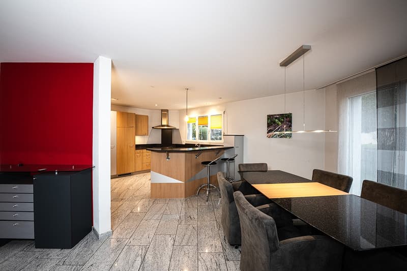 Modernes 5.5-Zimmer-Einfamilienhaus mit Pool und Traumaussicht in Wohlen (10)